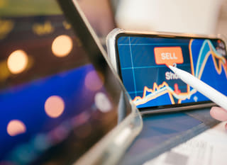 Obchodník se zaměřením na analýzu Bitcoin, Ethereum a forex příležitostí na více trzích